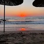 דירה Three Above Sea *