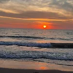 דירה Three Above Sea