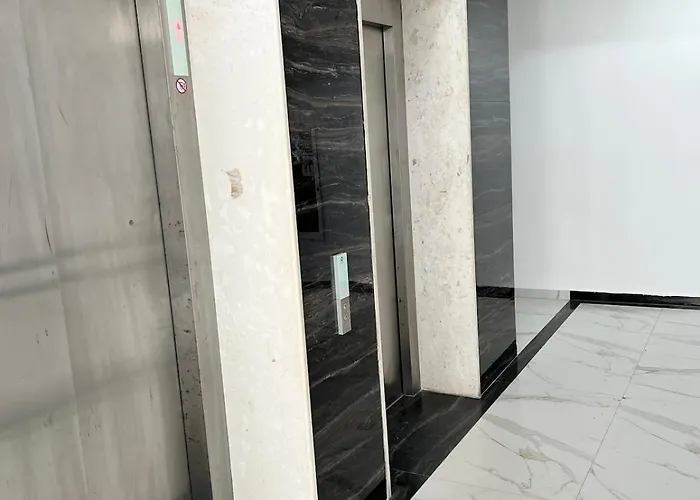 Апартаменты Three Above Sea Голем